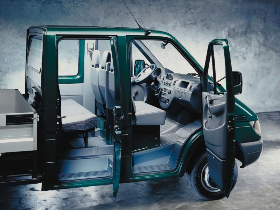  Mercedes-Benz Sprinter Double Cab Pickup 2000 года  (фото 7 из 9)